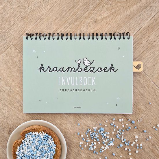 Groen kraambezoek invulboek met ringband. Op de kaft staat 'kraambezoek invulboek'.