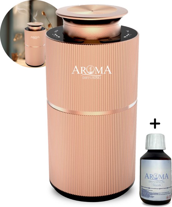 Rose gouden diffuser die geur verspreidt, met een flesje geurolie. Kleinere afbeelding toont de diffuser in een interieur.