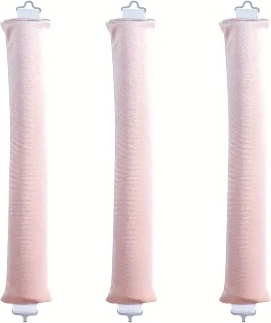 Drie apricotkleurige heatless curlers met een zachte, fluweelachtige textuur.