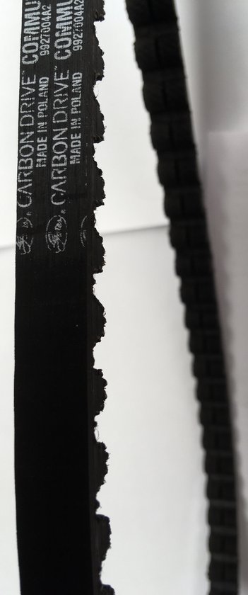Zwarte Gates Carbon Drive tandriem met "MADE IN POLAND" tekst en Gates logo.