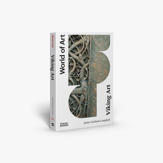 Boek "World of Art: Viking Art" door James Graham-Campbell, met een gedetailleerd reliëfontwerp in groenige tinten op de voorkant.