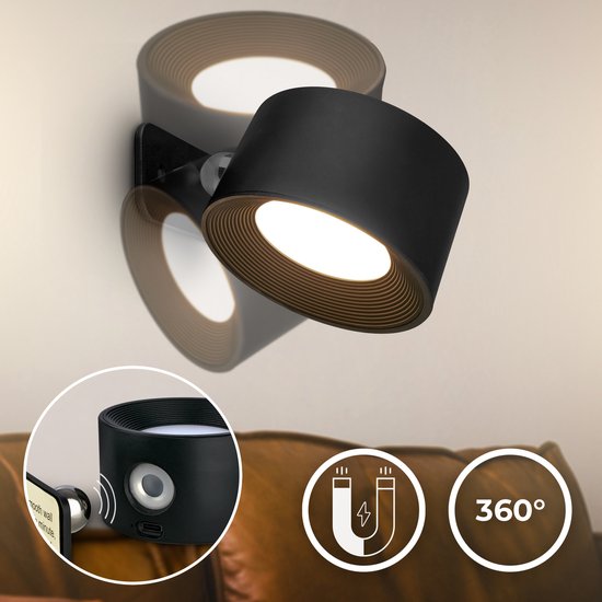 Zwarte, draaibare wandlamp met magnetische bevestiging en USB-C poort. Toont 360° rotatie.