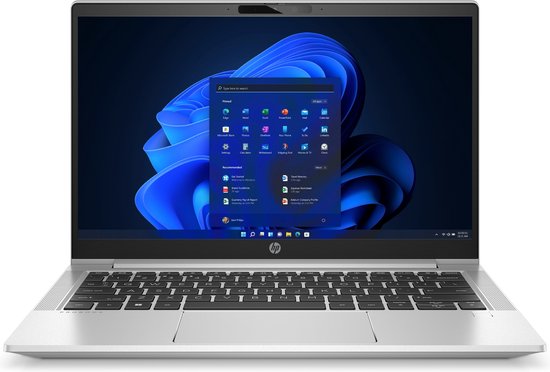 Zilveren HP ProBook 430 G8 laptop met Windows 11 op het scherm, getoond vanuit een hoek.