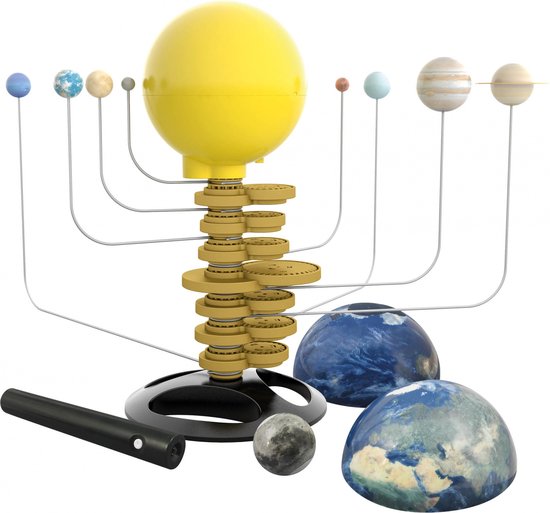 Een model van het zonnestelsel met de zon, planeten op staven en twee aarde-modellen.