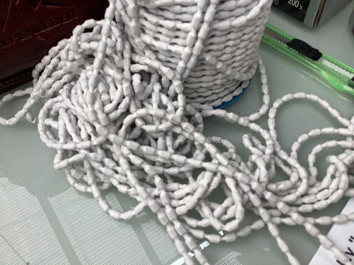 Lood veter voor vitrage/gordijnen. 5 mtr. Lang. 85 gram per meter. Wit. loodband.