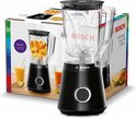 Zwarte Bosch VitaPower Serie 4 blender met verpakking, met afbeeldingen van fruit en sap.
