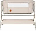 Berceau cododo beige avec hauteur réglable, panier de rangement et roues.