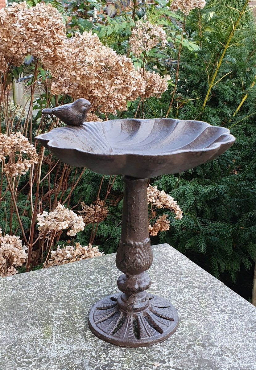VOGELDRINKSCHAAL /OP VOET / VOGELBAD / DRINKSCHAAL / GIETIJZER