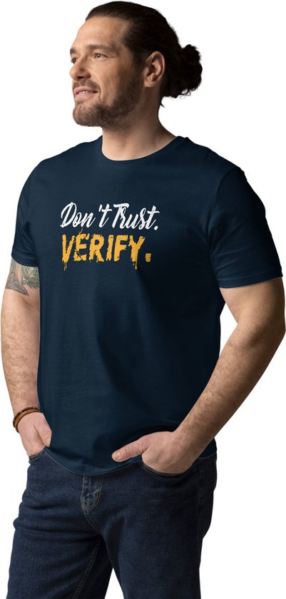 Don`t Trust Verify - Unisex - 100% Biologisch Katoen - Kleur Marine Blauw - Maat L | Bitcoin cadeau| Crypto cadeau| Bitcoin T-shirt| Crypto T-shirt| Crypto Shirt| Bitcoin Shirt| Bitcoin Merch| Crypto Merch| Bitcoin Kleding