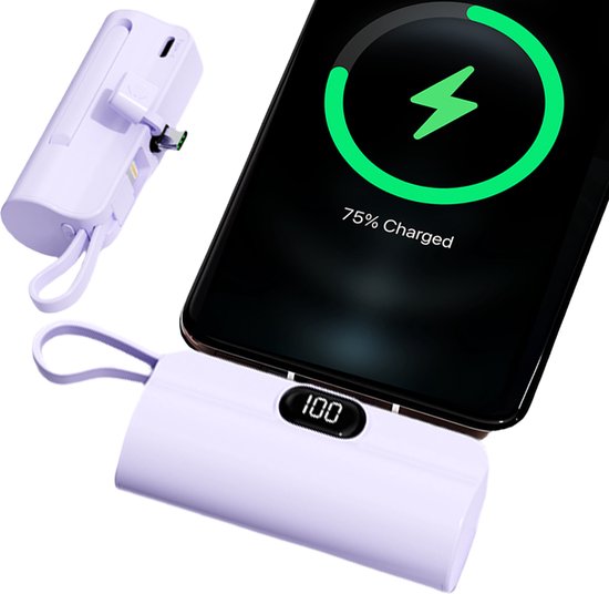 Paarse powerbank met LED-display (100) laadt een smartphone op (75% opgeladen).