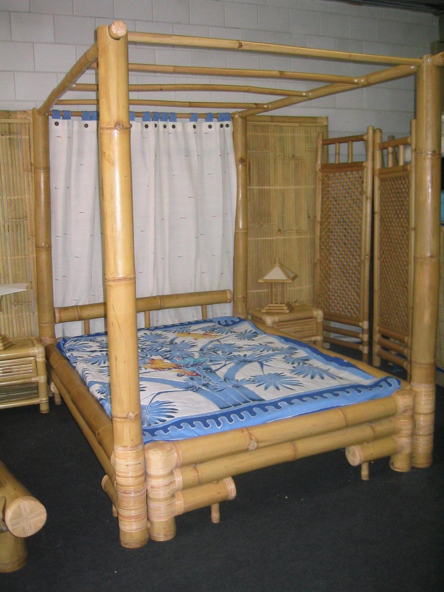 Bamboe hemelbed bamboebed ombouw 2-persoonsbed binnen/matrasmaat 160x200 Compleet met matras en lattenbodem met bezorging en montage.