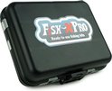 Gesloten zwarte tacklebox met opdruk 'Fish-Xpro Ready-to-use fishing kits'.