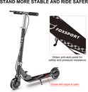 Zwarte FOXSPORT step met een breed anti-slip deck en een verlicht achterwiel.