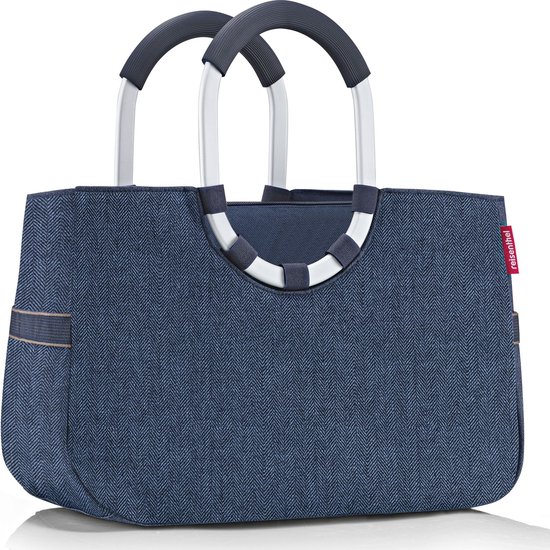 Reisenthel shopper in visgraatmotief donkerblauw met zilverkleurig frame en donkerblauwe handvatten.