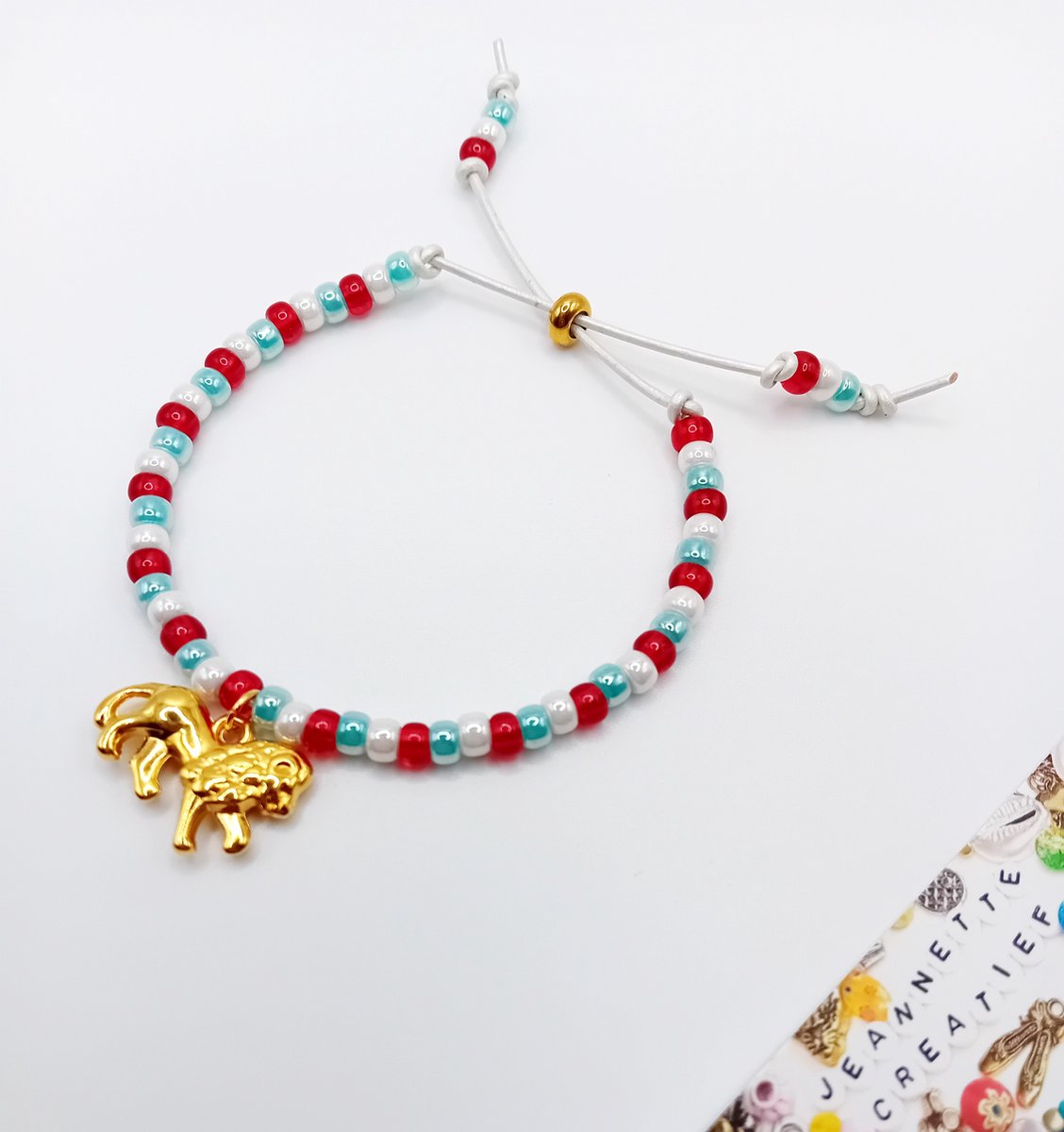 Jeannette-Creatief® - Holland - Wit Leren Armband Rood Wit Blauw Gouden Leeuw - Hup Holland Hup - Miyuki Rocailles - Armband met Schuifknoop - Leren Armband - Armband met Bedel - Leeuw - Miyuki Armband