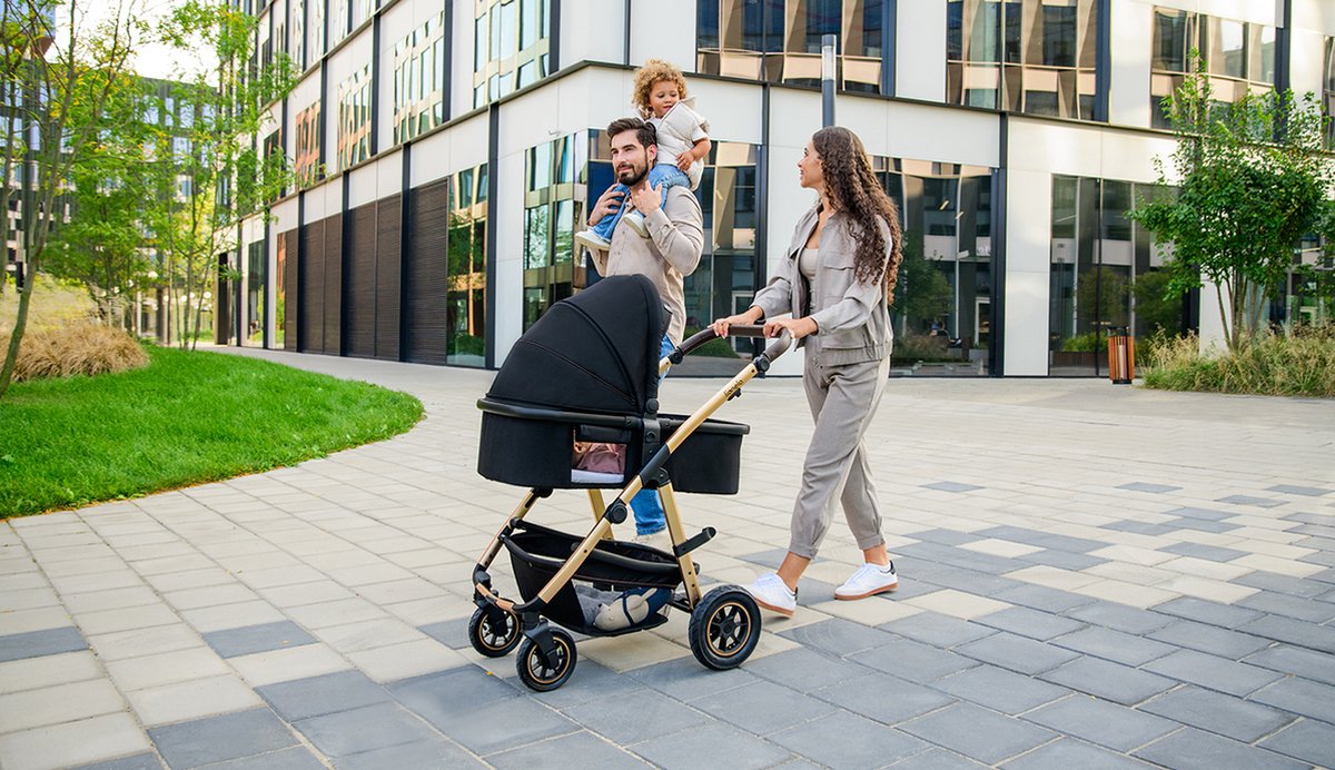 Lionelo Amber 2in1 - Kinderwagen 2 in 1 - Reiswieg + Buggy - Vanaf geboorte tot 22 kg (0-4 jaar) - Luchtbanden - Volledige Vering - Comfortabel Ligmatras - Snel Inklapbaar - Luiertas - Klamboe - Regenhoes - Verschoonmatje - Wandelwagen - Baby Peuter – foto 7