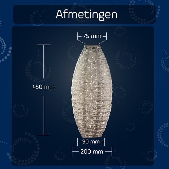 Afmetingen van de zilverkleurige, langwerpige lampion: hoogte 450 mm, diameter 90 mm en 200 mm.