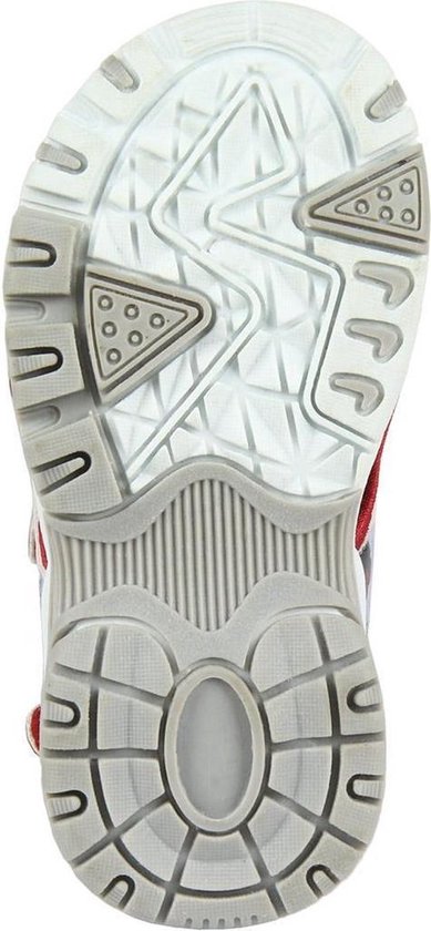 Zool van een lichte, grijze sandal met antislip profiel.