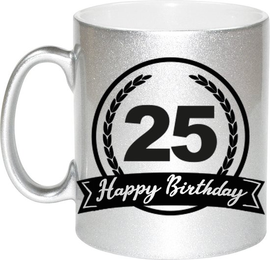 Foto: Zilveren happy birthday 25 years cadeau mok beker met wimpel 330 ml keramiek verjaardags koffiemok theebeker