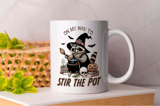 Mok ON MY WAY TO STIR THE POT - Halloween - Spooky - HappyHalloween - Scary - Spookachtig - FijneHalloween - Spookhuis - Boe