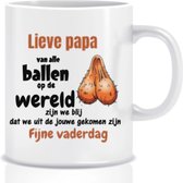 Beker - Papa, van alle ballen op de wereld - Vaderdag - Cadeau - Grappige mok