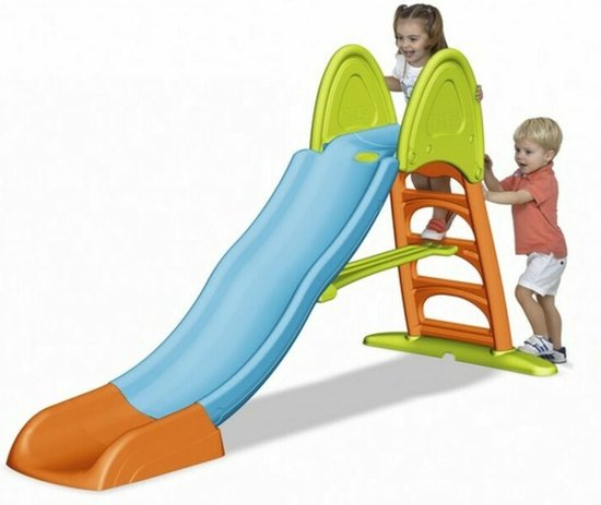 Blauwe glijbaan met oranje ladder en groene handgrepen, met twee kinderen die erop staan.