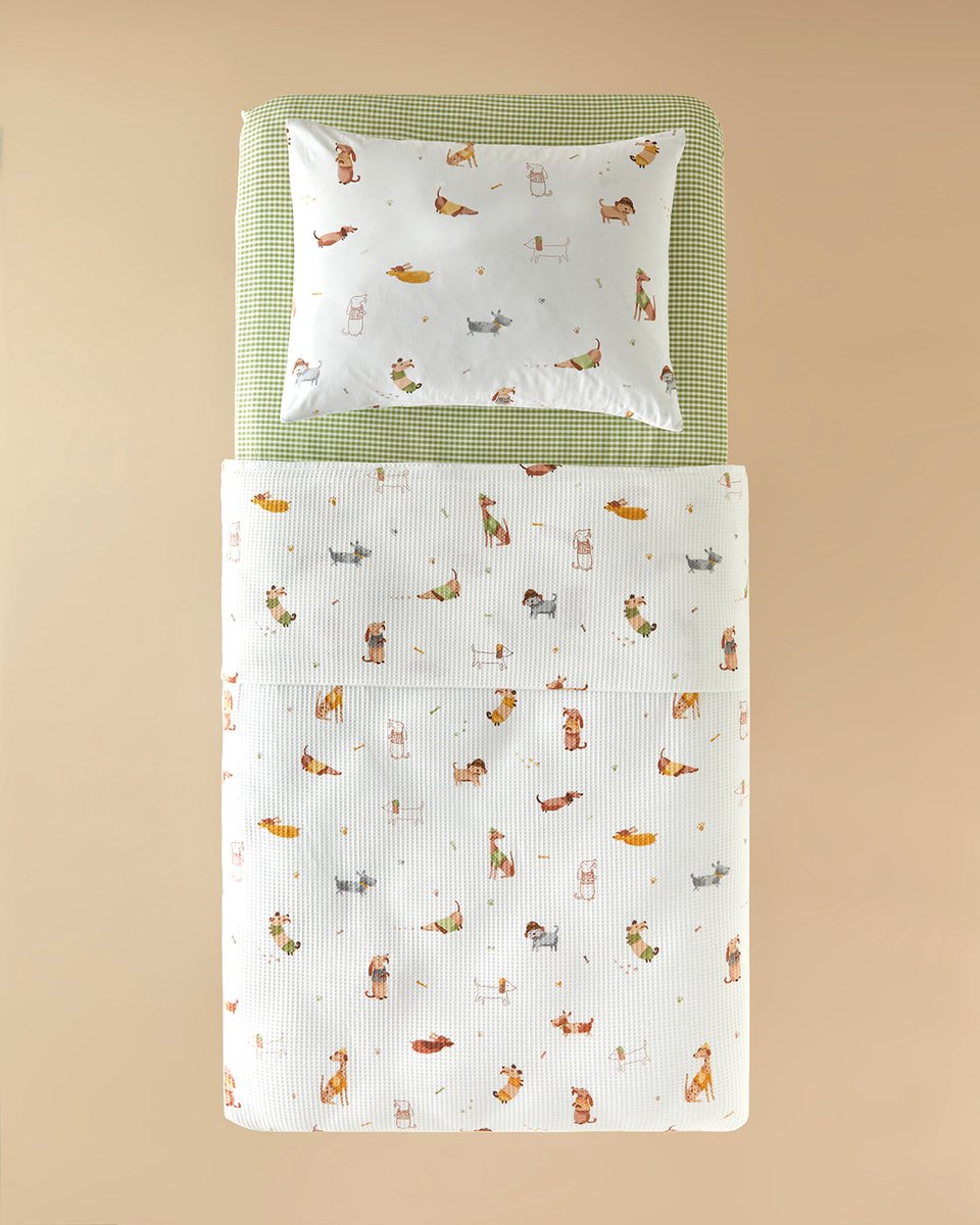 English Home - Sweety Dogs - Kinder Zomerdekenset - Incl 1x Kussensloop- Incl. Hoeslaken 100x200 - 100% Katoen - 150x220 cm - Groen/ Kleurrijk