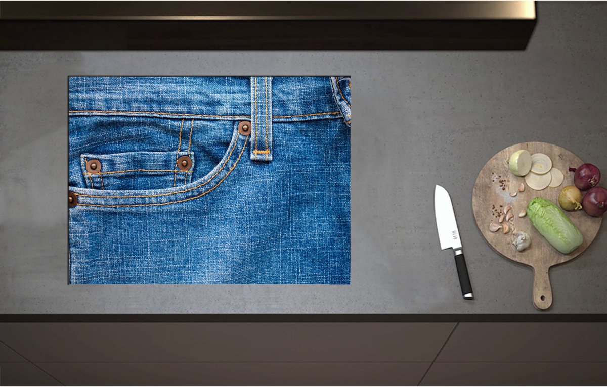Inductieplaat Beschermer - Close-up van Broekzak van Jeans - 70x52 cm - 2 mm Dik - Inductie Beschermer - Bescherming Inductiekookplaat - Kookplaat Beschermer van Wit Vinyl