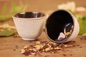 AANBIEDING,, Mooie gietijzeren theepot 1 L met bamboe reliëf, inclusief