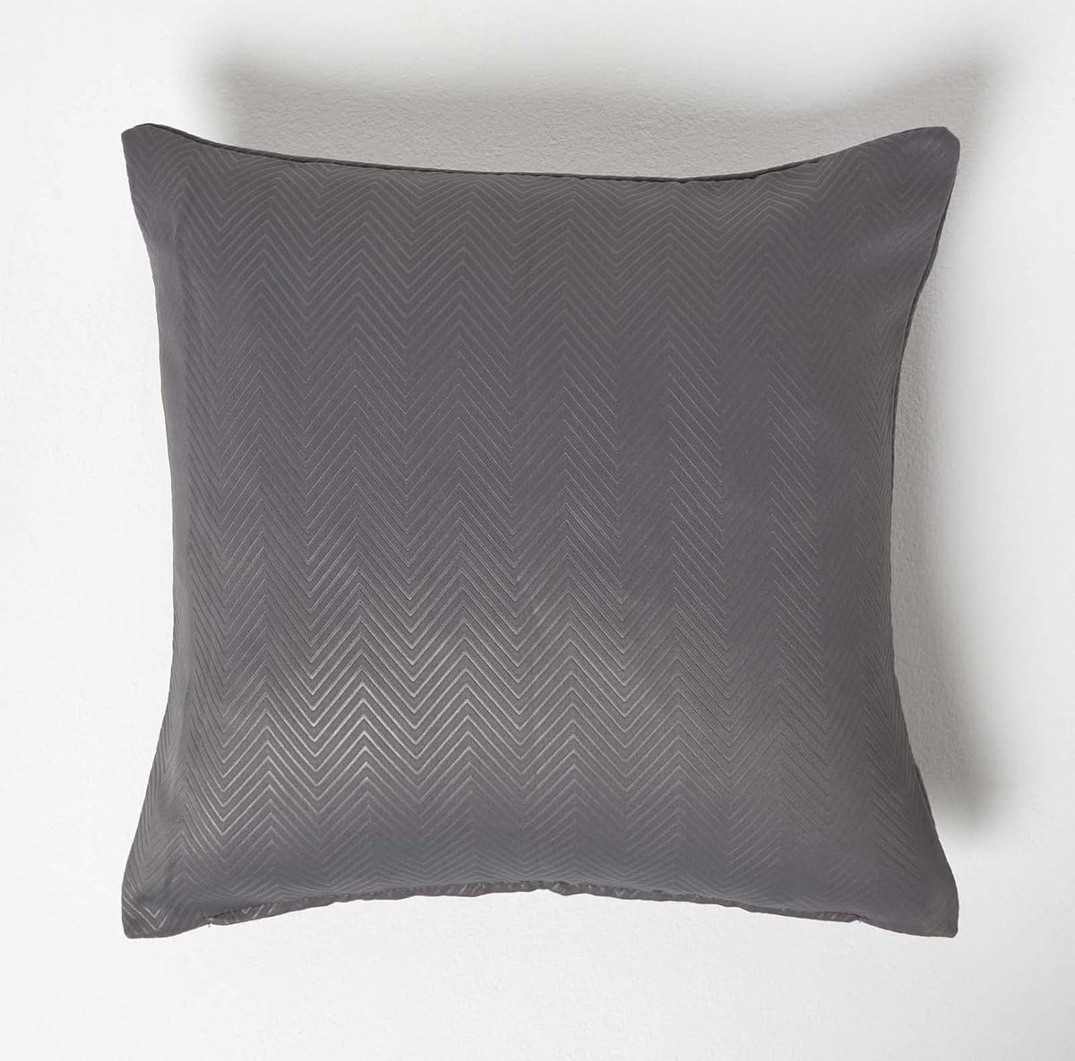 Homescapes Donkergrijze Chevron-kussenhoes 45 x 45 cm Donkergrijs