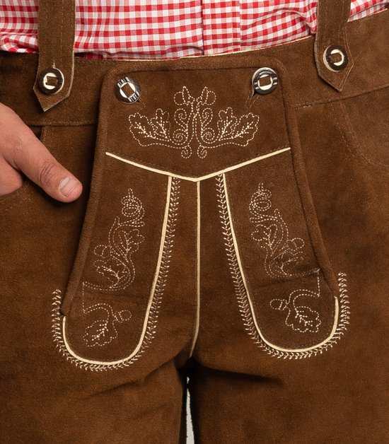 Détail de l'avant de la culotte de leder brune avec motifs floraux brodés et boutons.