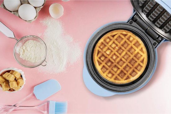Bestron Mini-wafelijzer Voor Klassieke Wafels, Wafelijzer Met Antiaanbaklaag Voor Kinderfeestjes Familiefeest Pasen Of Kerst Retro Design 550 Watt Kleur Babyblauw Bestron Mini-wafelijzer Voor Klassieke Wafels, Wafelijzer Met Antiaanbaklaag Voor Kinderfeestjes Familiefeest Pasen Of Kerst Retro Design 550 Watt Kleur Babyblauw