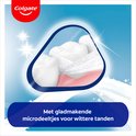 Witte tanden met gladmakende microdeeltjes