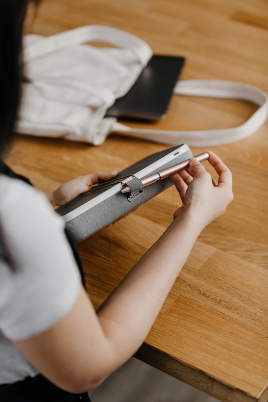 Orbitkey | Organisateur de bureau portable avec chargeur sans fil | Nest | GRIS