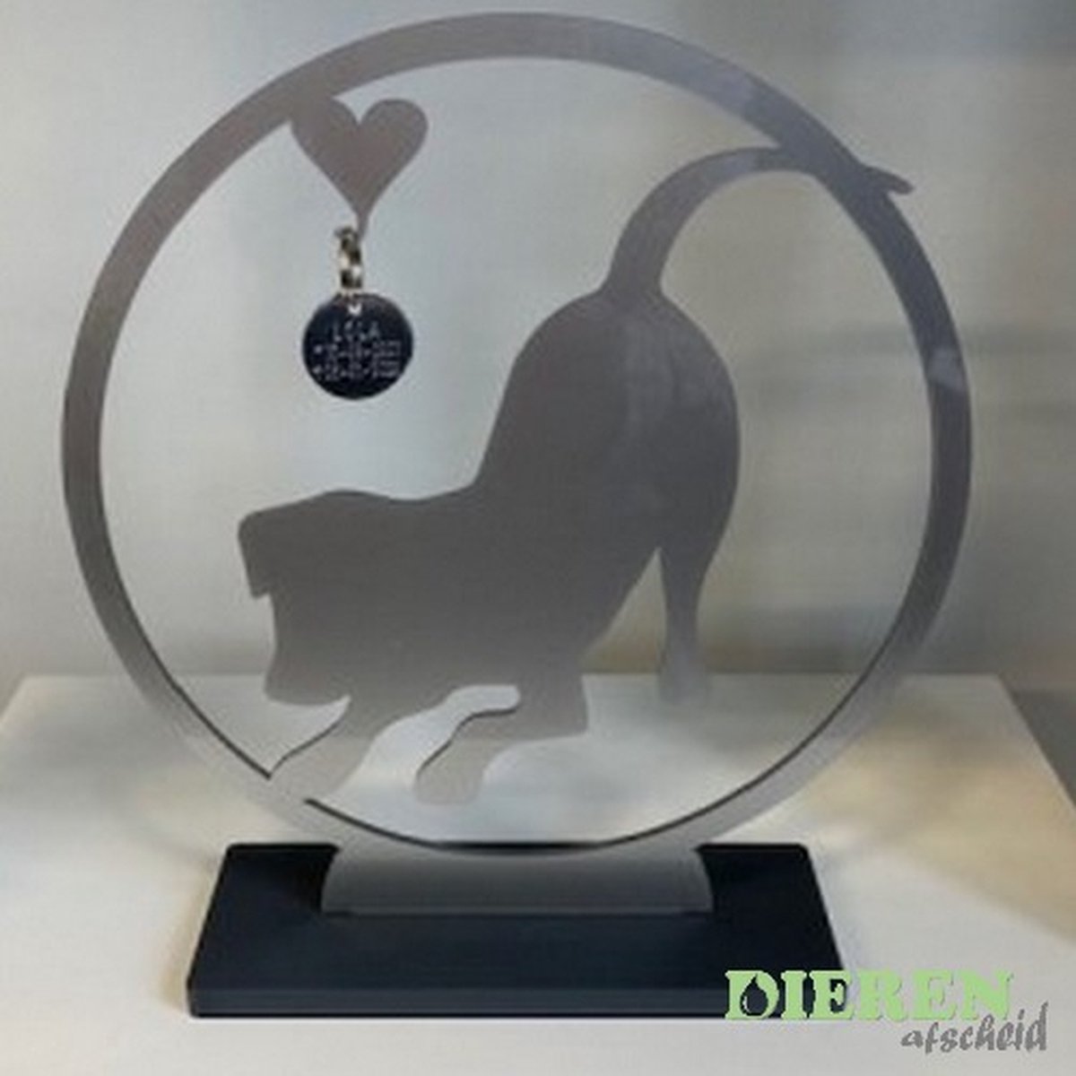 Herdenkingstandaard hond zilverkleurig