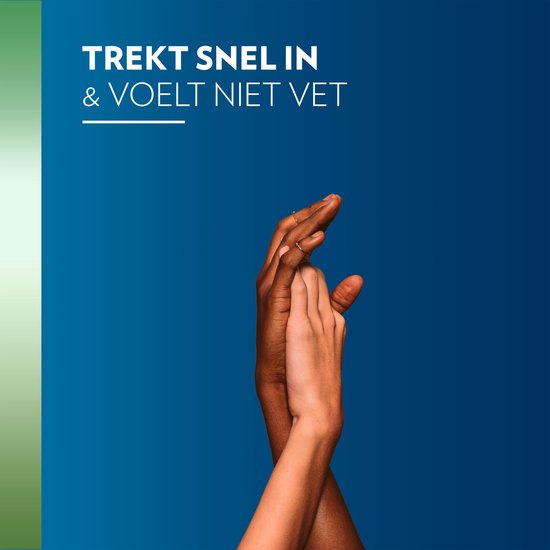 Twee handen, een donkere en een lichte huid, die elkaar vasthouden. Tekst: TREKT SNEL IN & VOELT NIET VET.