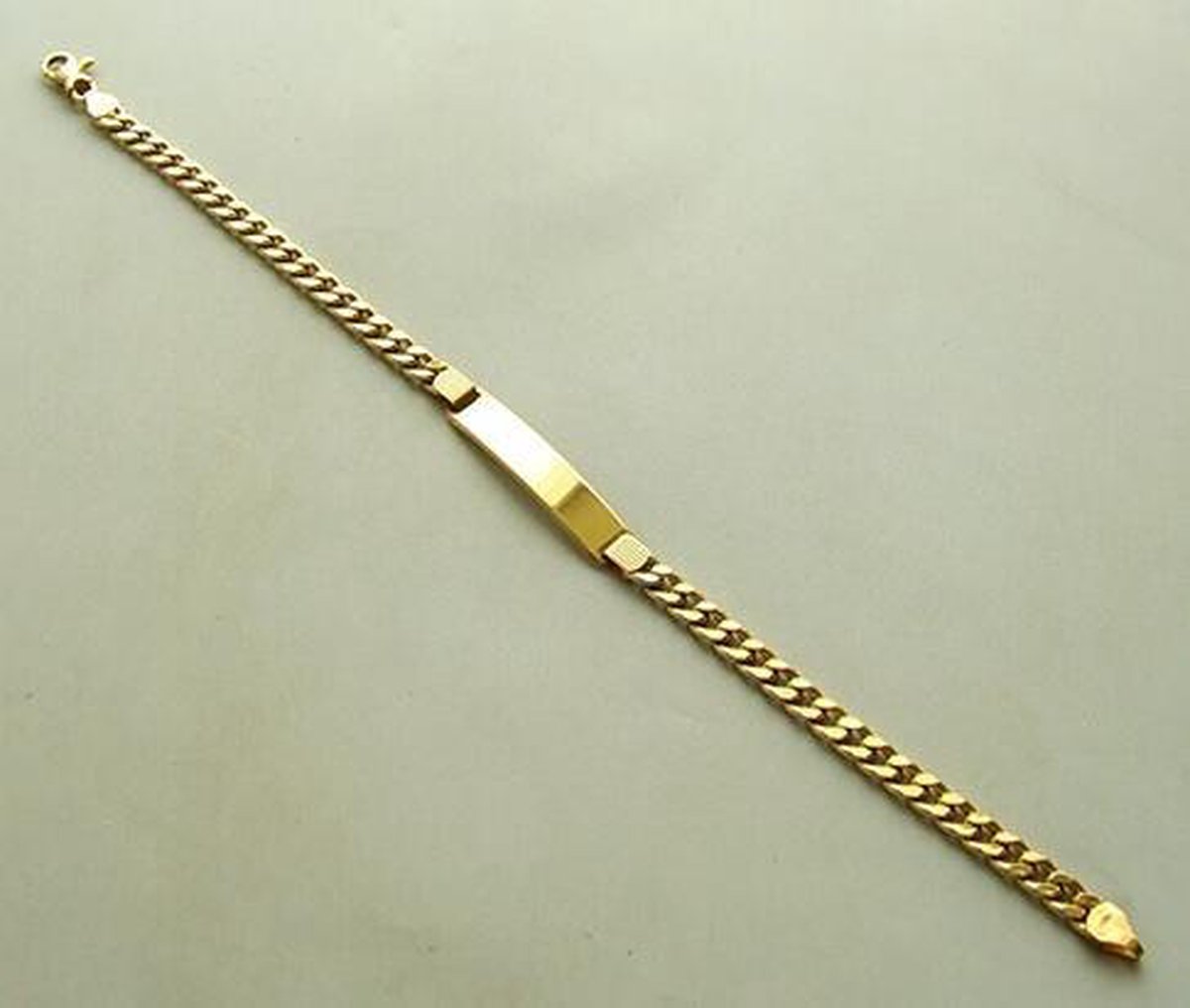 buste Ijdelheid Inpakken Gouden armband met naamplaat | bol