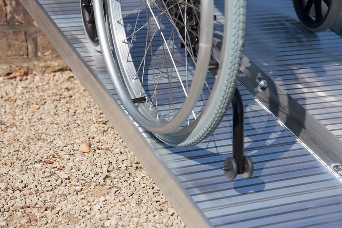 Goedkoopste Oprijplaat Opvouwbaar - 244 cm - Rolstoelhelling, hellingbaan voor rolstoelen, mindervaliden