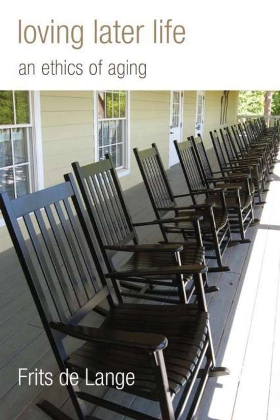Boek met de titel 'loving later life an ethics of aging' en 'Frits de Lange' in donkerbruin op een veranda met schommelstoelen.