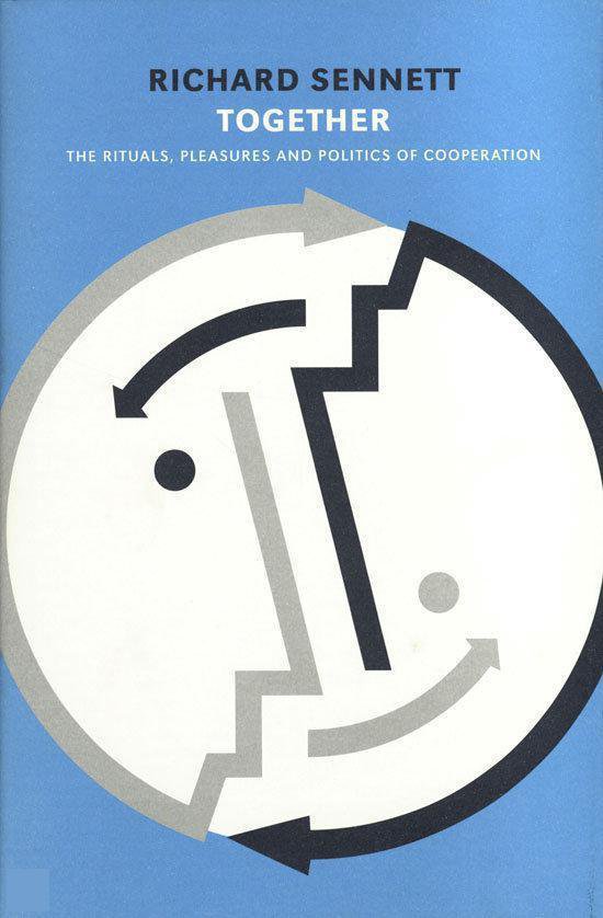 Couverture du livre 'Together' de Richard Sennett, avec un fond bleu et un design abstrait noir et blanc.