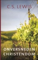 Boek 'Onversneden Christendom' van C.S. Lewis, met een wijngaard op de omslag.