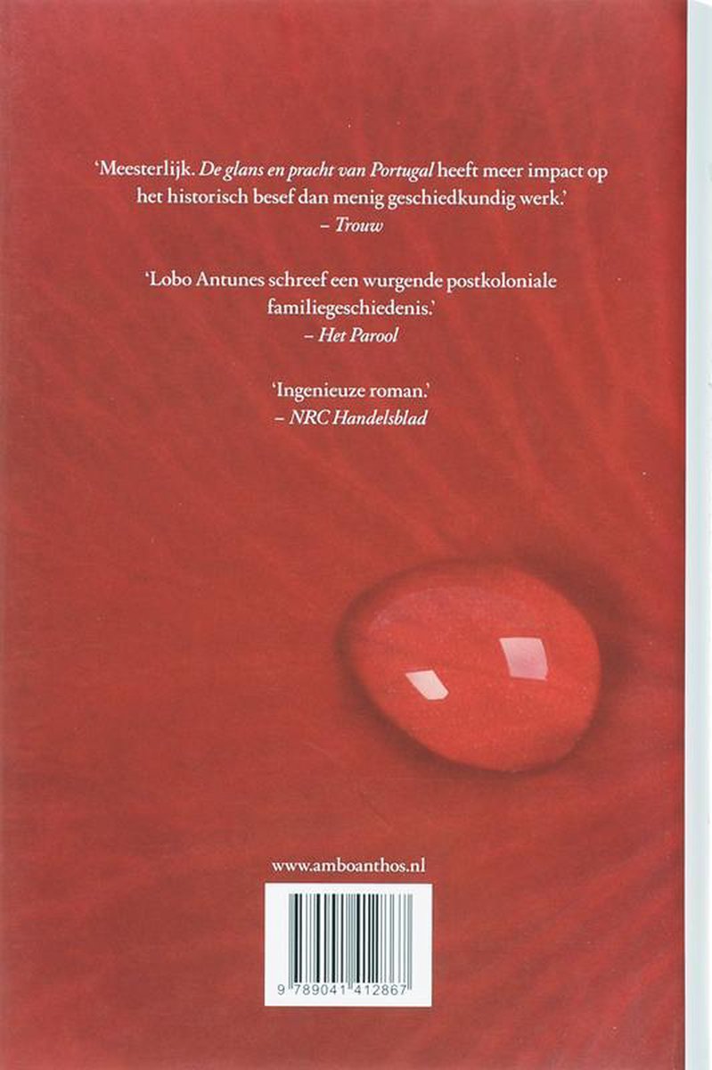 De achterkant van het boek "De glans en pracht van Portugal" met rode achtergrond en een waterdruppel.