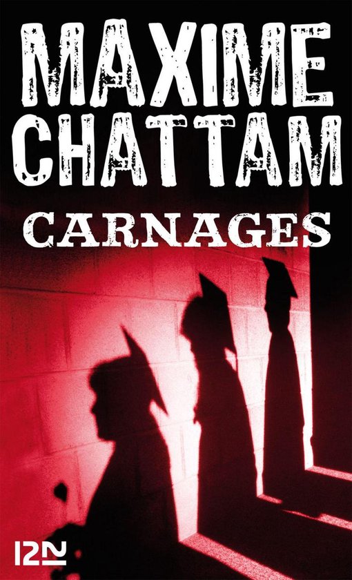 Couverture du livre "Carnages" de Maxime Chatham, avec un mur rouge et les ombres de trois personnes portant des chapeaux pointus.