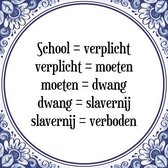 Tegeltje met Spreuk (Tegeltjeswijsheid): School = verplicht verplicht = moeten moeten = dwang dwang = slavernij slavernij = verboden + Kado verpakking & Plakhanger