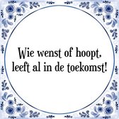 Tegeltje met Spreuk (Tegeltjeswijsheid): Wie wenst of hoopt, leeft al in de toekomst! + Kado verpakking & Plakhanger