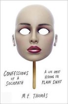 Boekomslag: een kale, vrouwelijke pop, de ogen wit. Tekst: CONFESSIONS OF A SOCIOPATH. A LIFE SPENT HIDING IN PLAIN SIGHT. M.E. THOMAS.