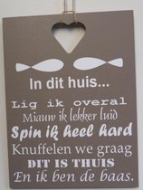 Tekstbord in dit huis kat bruin