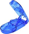 Blauw pillensnijder bewaardoosje met deksel open.