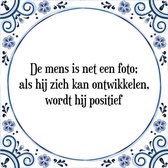 Tegeltje met Spreuk (Tegeltjeswijsheid): De mens is net een foto; als hij zich kan ontwikkelen, wordt hij positief + Kado verpakking & Plakhanger