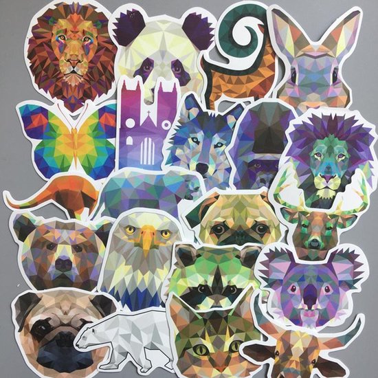 Mix van 35 coole stickers met dieren (leeuw, panda, vos etc) en andere figuren voor laptop, telefoon, skateboard, koelkast, koffer, douche etc. Hoge kwaliteit PVC plaatjes, watervast en UV bestendig